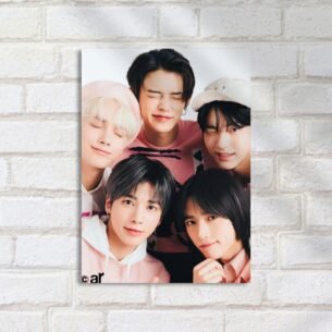 Quadro Decorativo Txt Grupo Kpop Sorrindo Camera