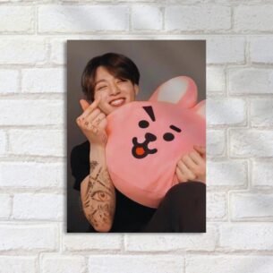 Quadro Decorativo Jungkook Bts Sorrindo Almofada Rosa