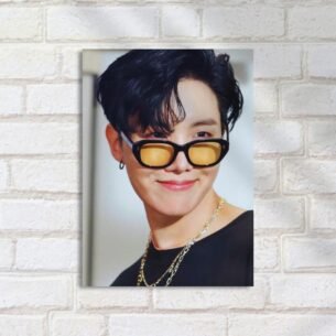Quadro Decorativo J Hope Bts Oculos Sorrindo