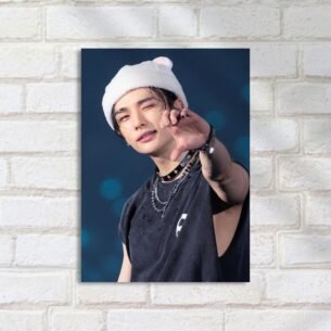 Quadro Decorativo Hyunjin Sorrindo Apontando