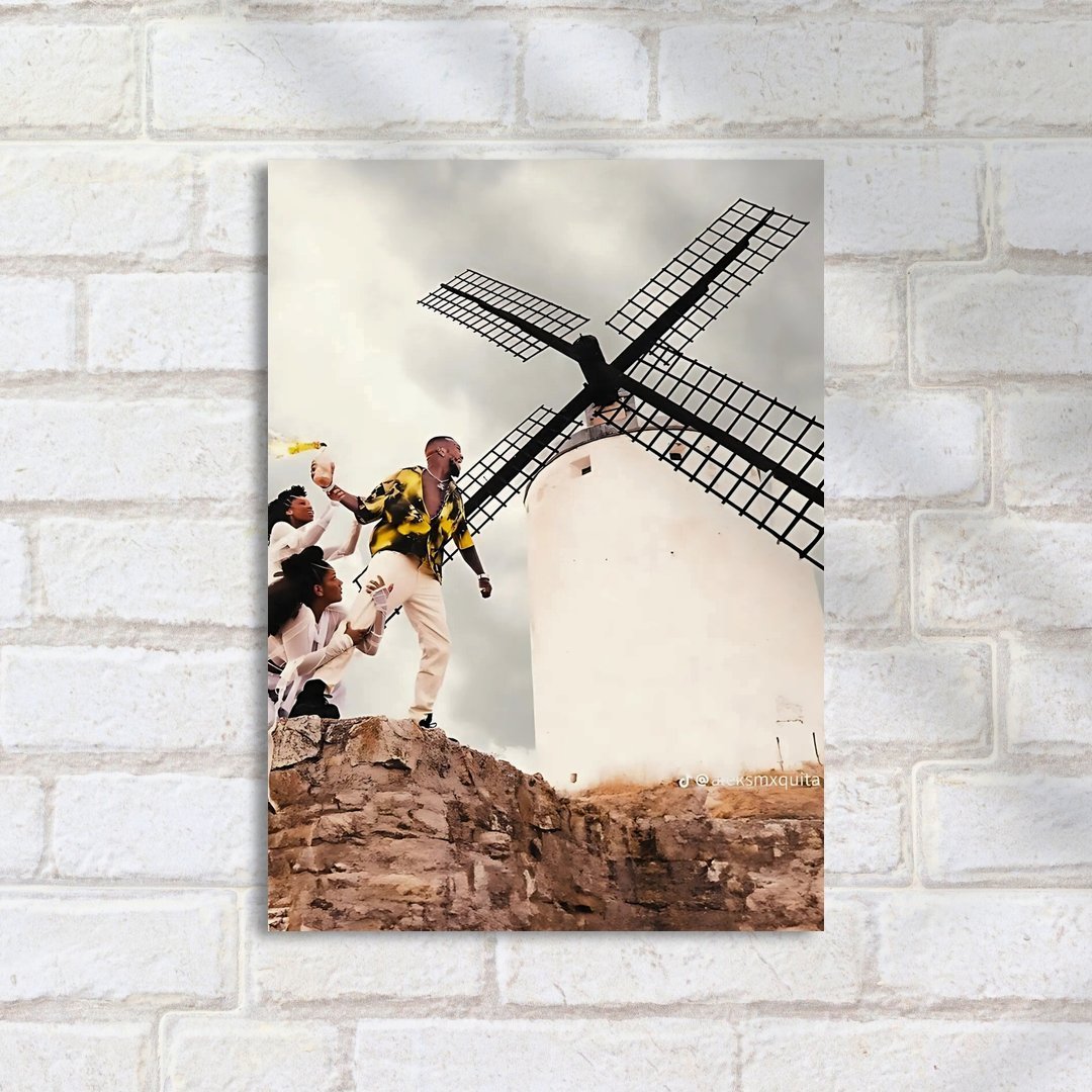 Quadro Decorativo Pessoas Perto Moinho Vento - Imagem 2